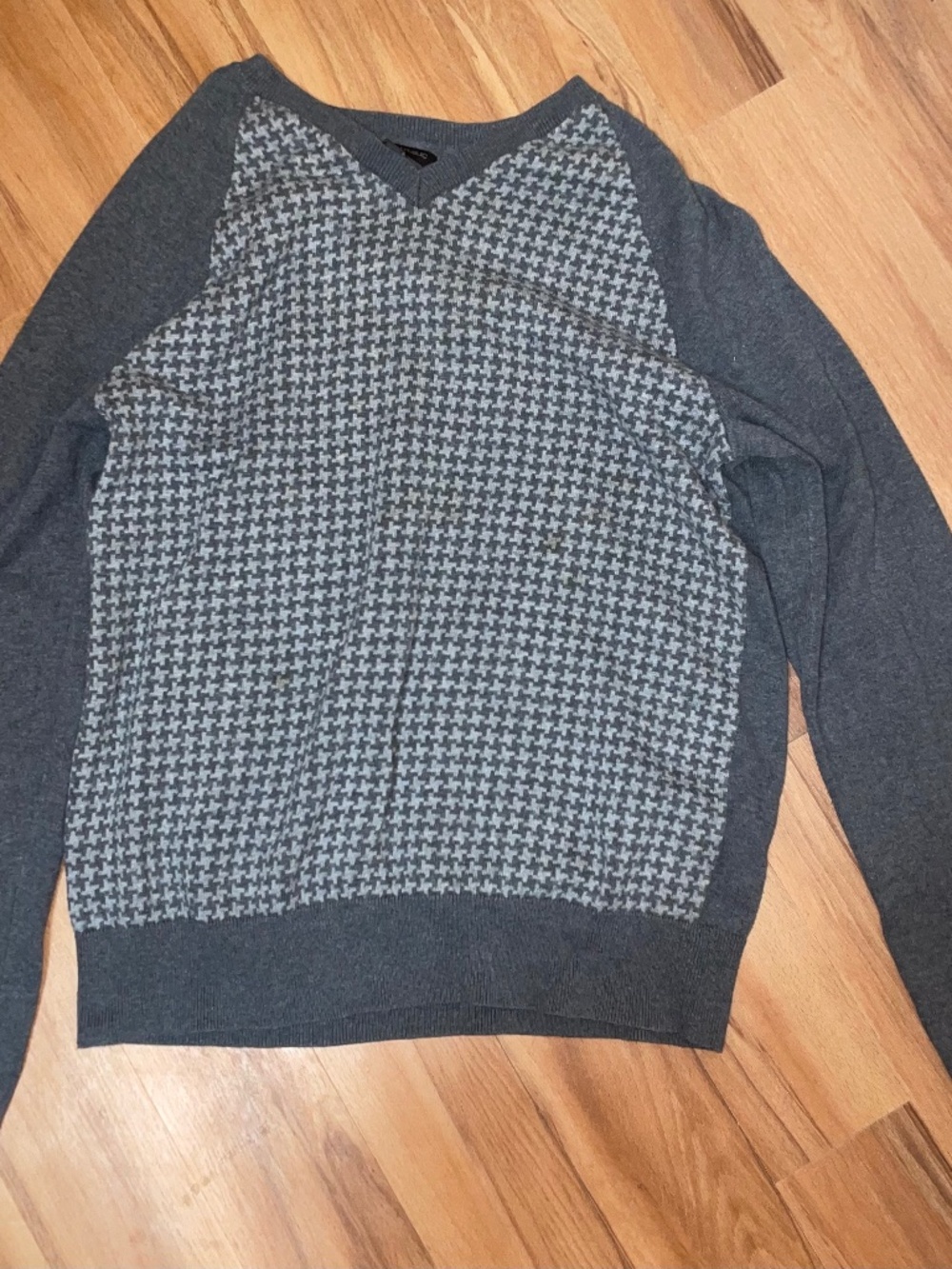 Patterned V neck